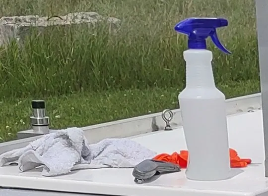 Pour Star Brite Aluminum Cleaner into spray bottle and small tub