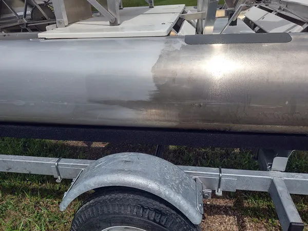 Start at rear of pontoon and apply cleaner evenly without runs. 2-3 minutes to wash off