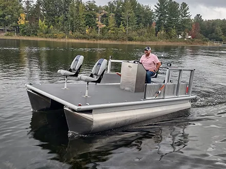UTL-14&trade; Pontoon Boat